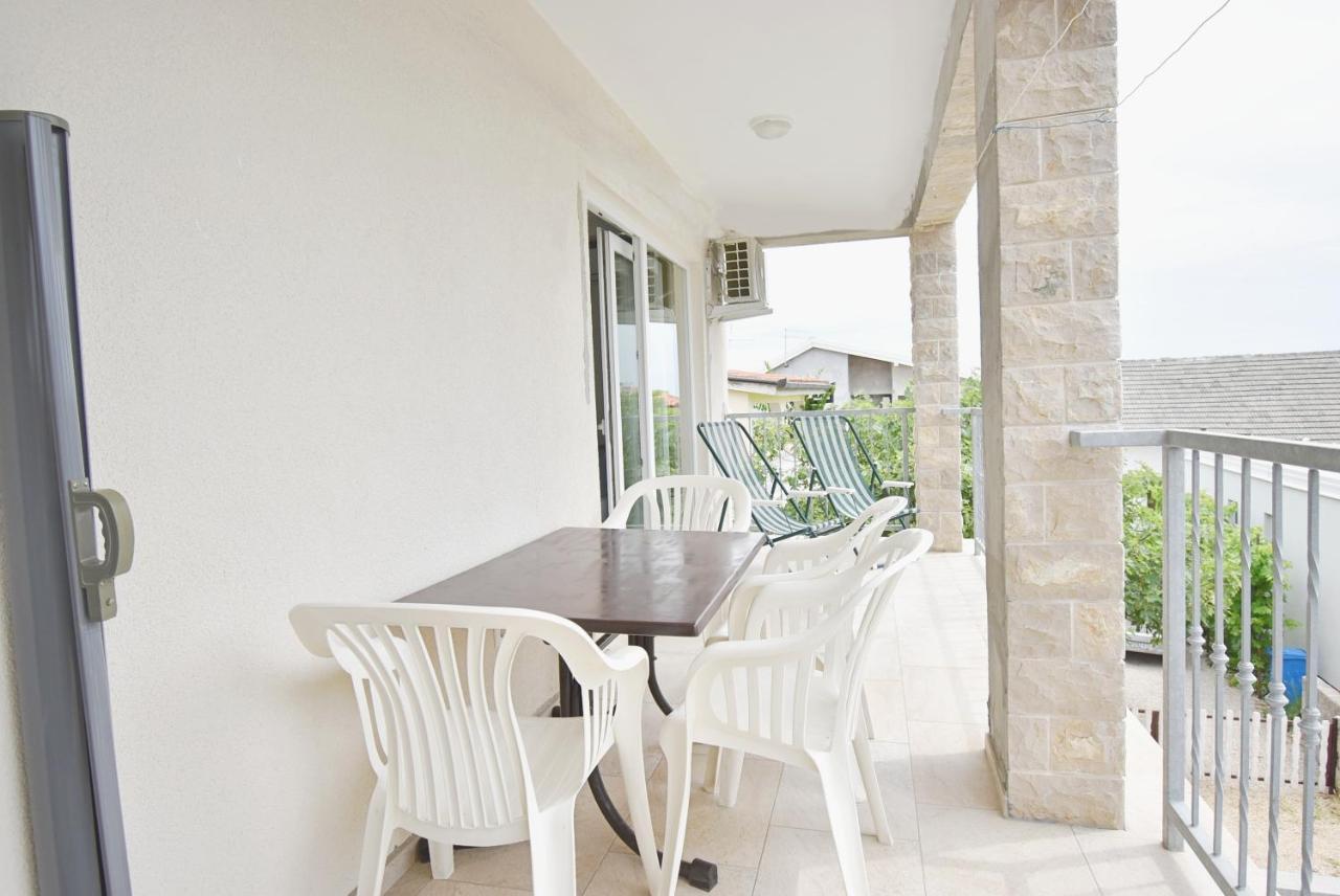 Apartmani Solis Vir Exterior photo